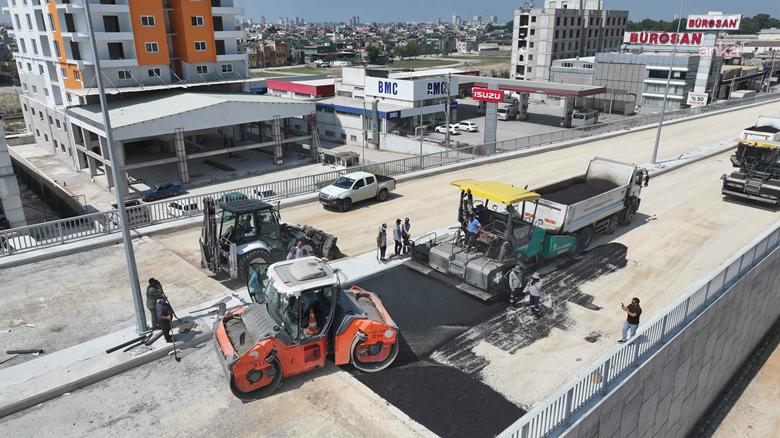 Adana Büyükşehir Belediyesi, D-400 Karayolu'nda yürütülen kavşak çalışmalarında sona yaklaştı