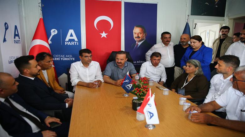 Anahtar Parti Genel Başkanı Ağıralioğlu, Adana'da ziyaretlerde bulundu