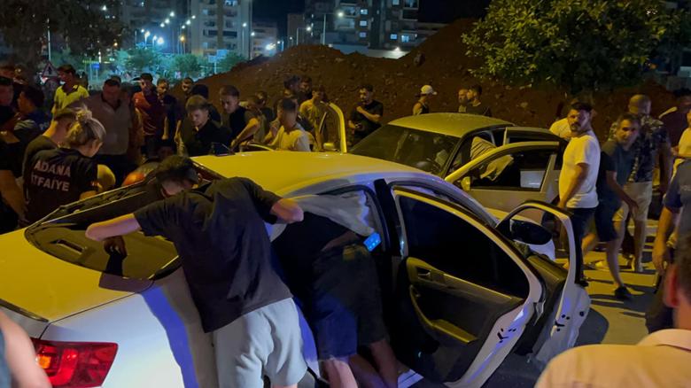 Adana'da üç otomobil çarpıştı, 7 kişi yaralandı