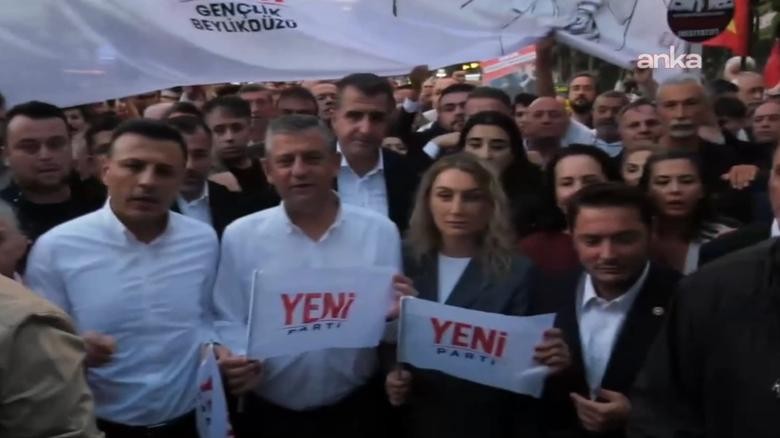 Özgür Özel, Tutuklu Belediye Başkanları İçin Beylikdüzü'nde Düzenlenen Yürüyüşte Konuştu 