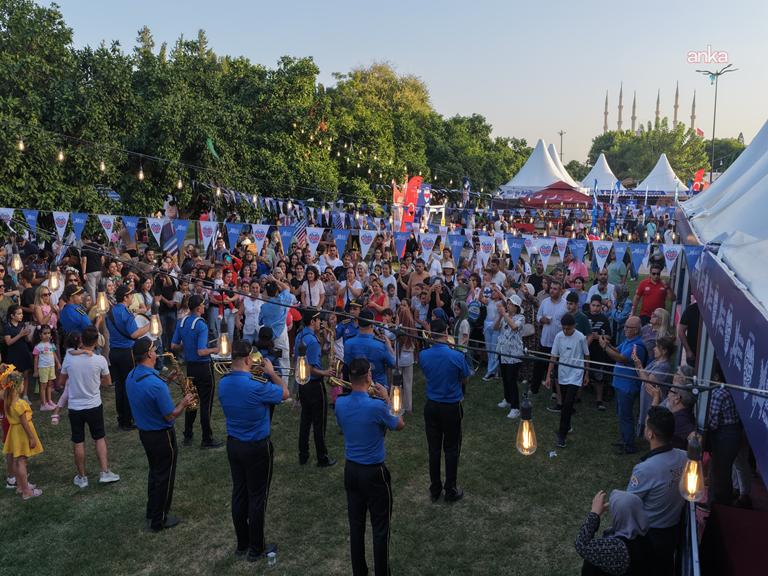 Zeydan Karalar, 10. Uluslararası Adana Lezzet Festivali’nde gençlerle buluştu: 