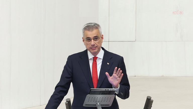 Manisa'da trafik kazası... Bakan Memişoğlu: 