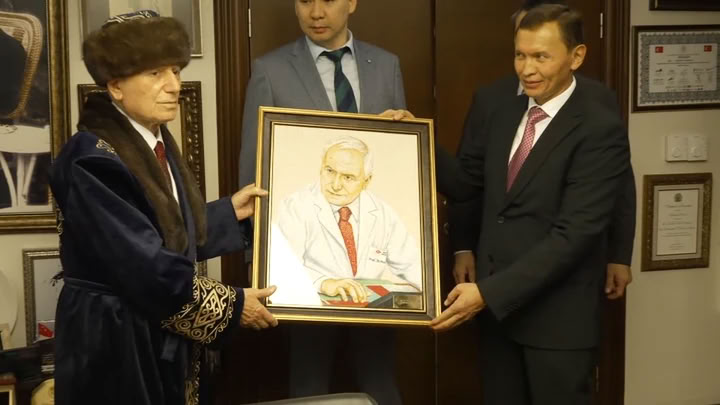 Prof. Haberal, Batı Kazakistan Üni. Heyetini Başkent Üniversitesinde Ağırladı